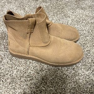 UGG minis